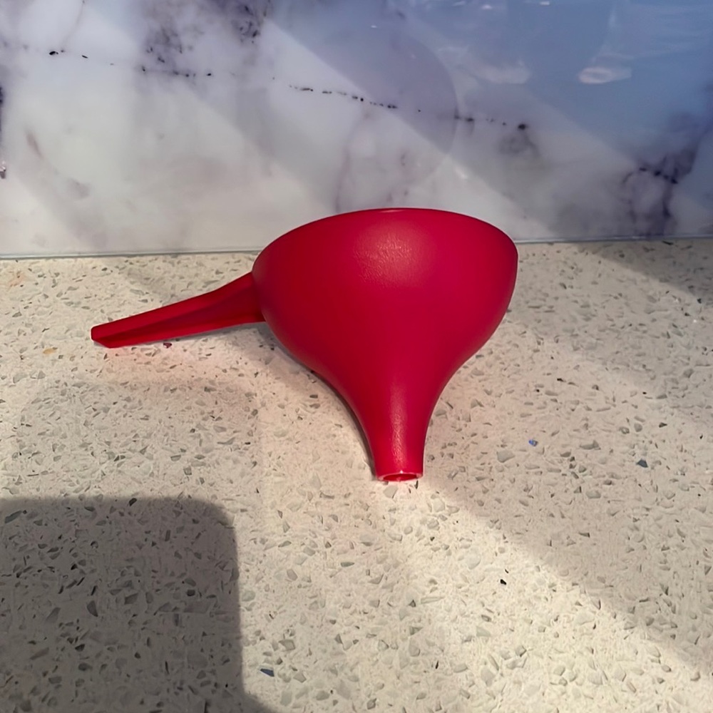 ☀️FREE WITH PURCHASE Tupperware Funnel New
